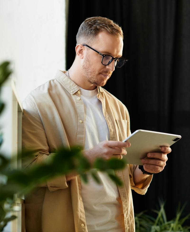 Positiivnemees enne kodulehe digitestile tagasisidet andmas